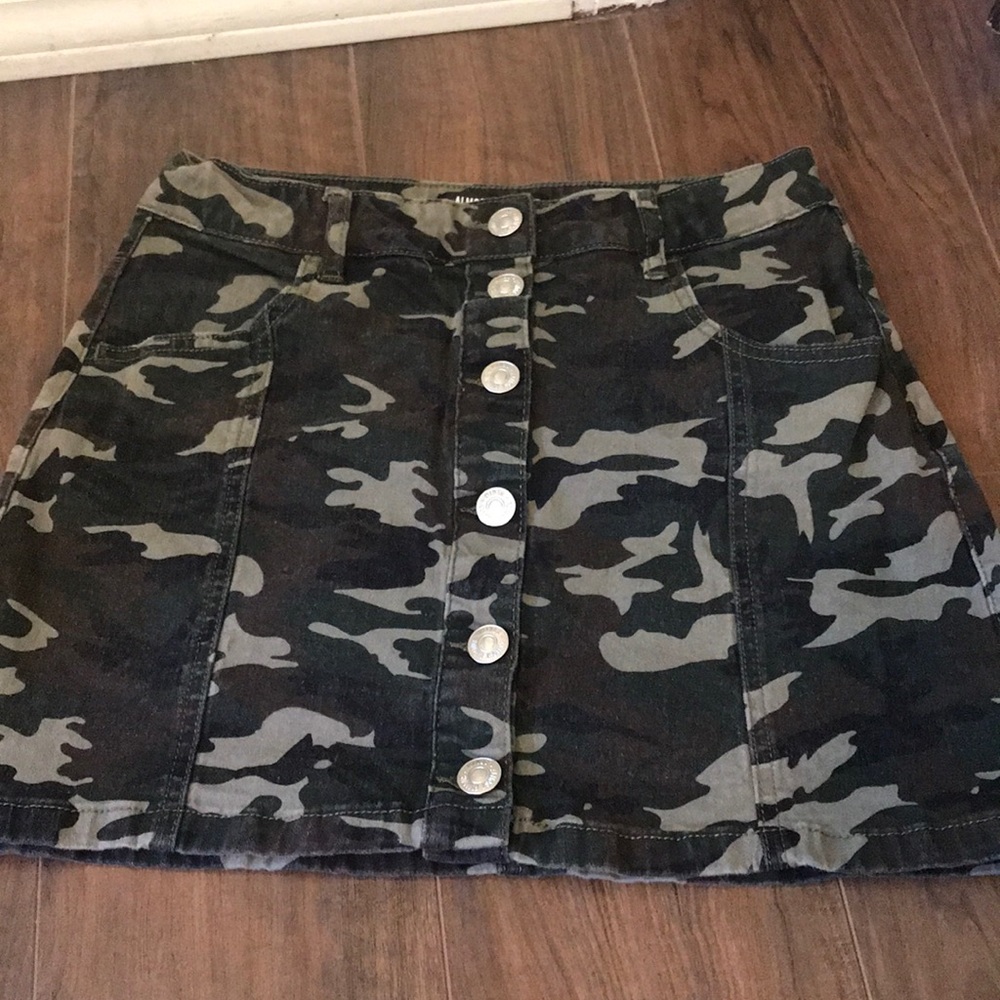 Camouflage mini skirt